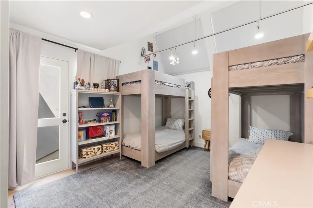 845 11th Manhattan Beach, CA 90266