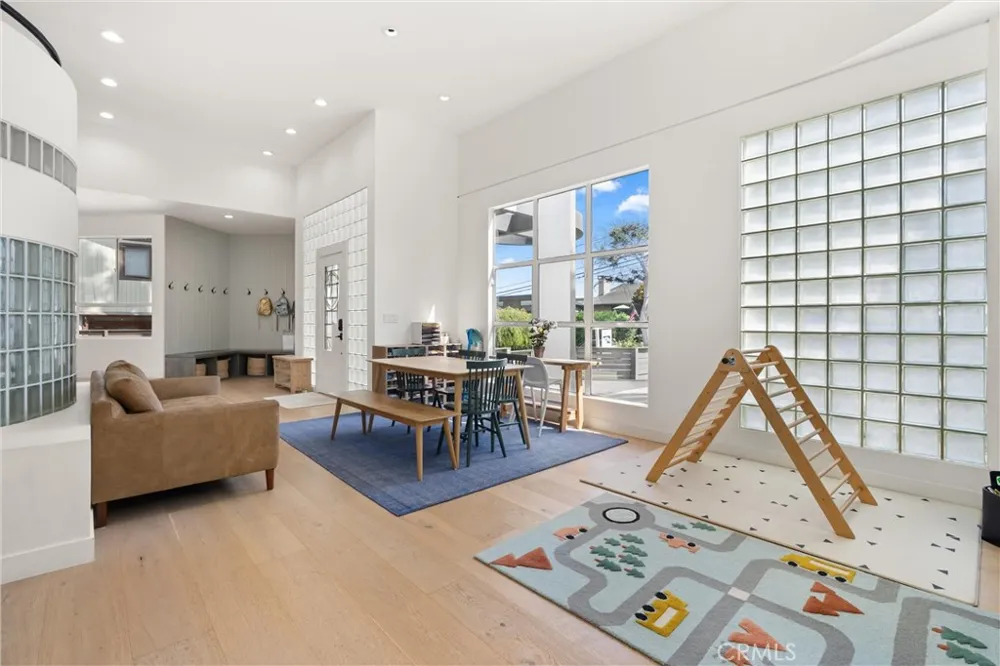 845 11th Manhattan Beach, CA 90266