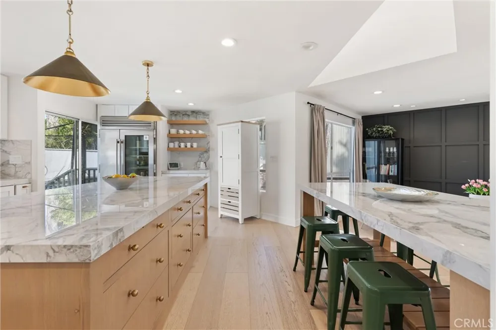 845 11th Manhattan Beach, CA 90266