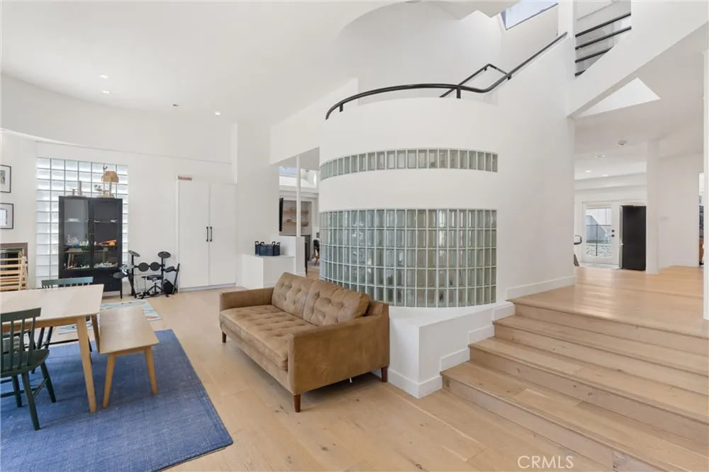 845 11th Manhattan Beach, CA 90266