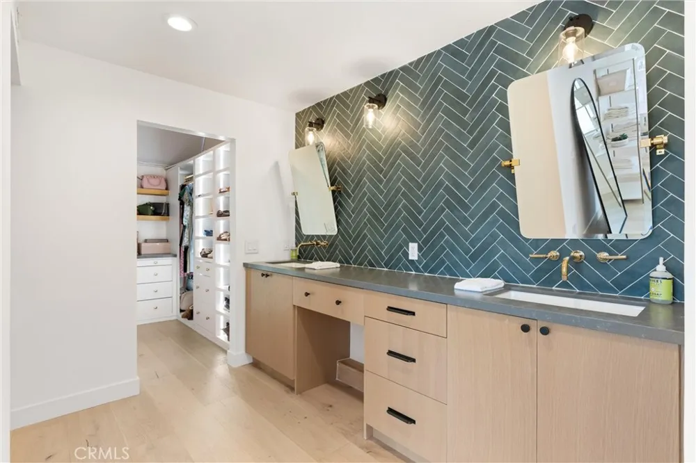 845 11th Manhattan Beach, CA 90266