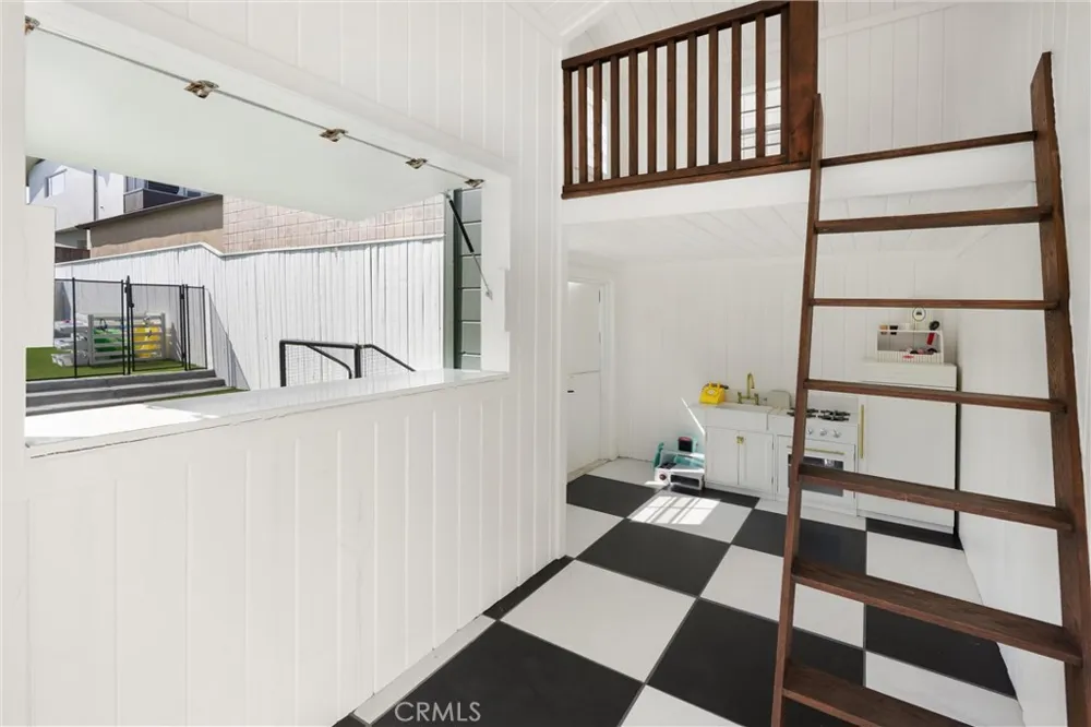 845 11th Manhattan Beach, CA 90266