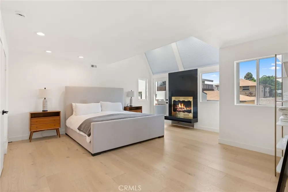 845 11th Manhattan Beach, CA 90266
