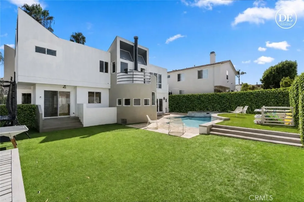 845 11th Manhattan Beach, CA 90266