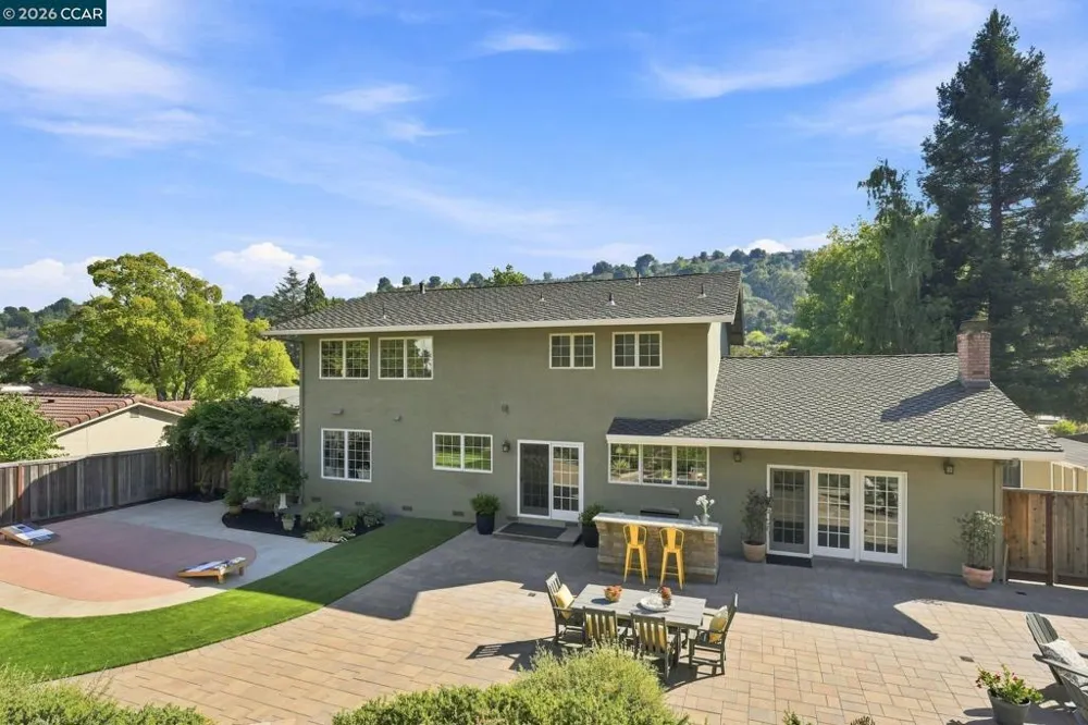 3960 Campolindo drive Moraga, CA 94556
