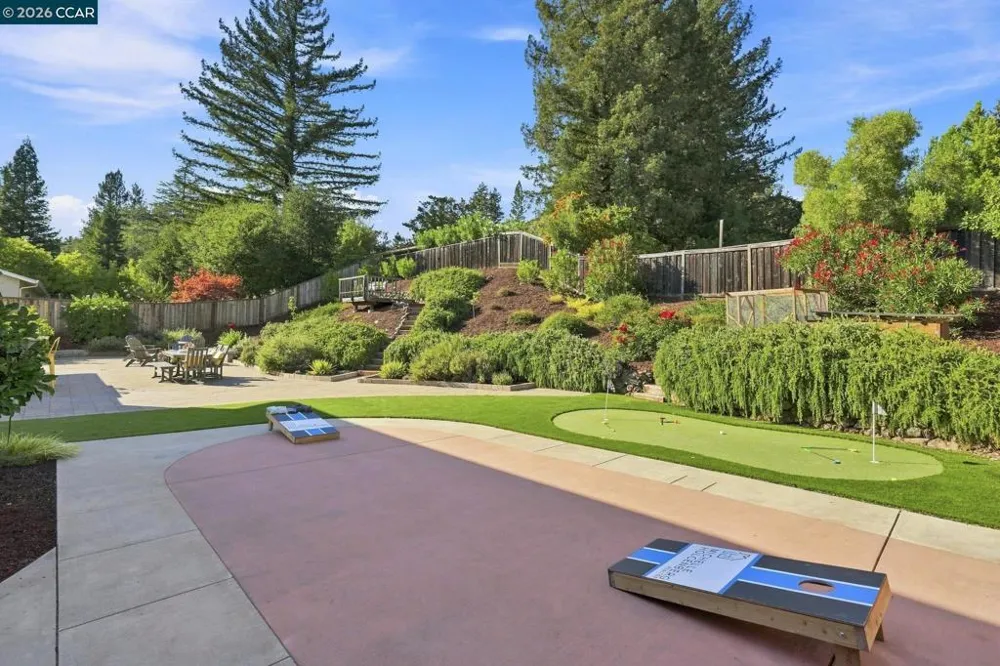 3960 Campolindo drive Moraga, CA 94556