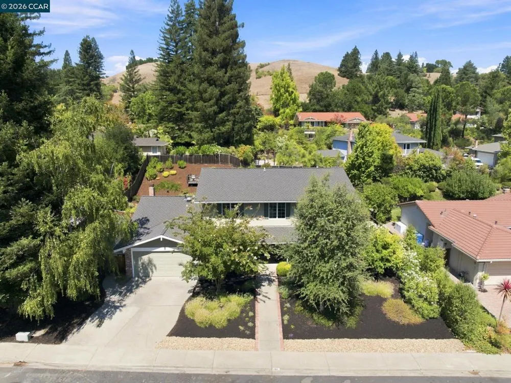 3960 Campolindo drive Moraga, CA 94556