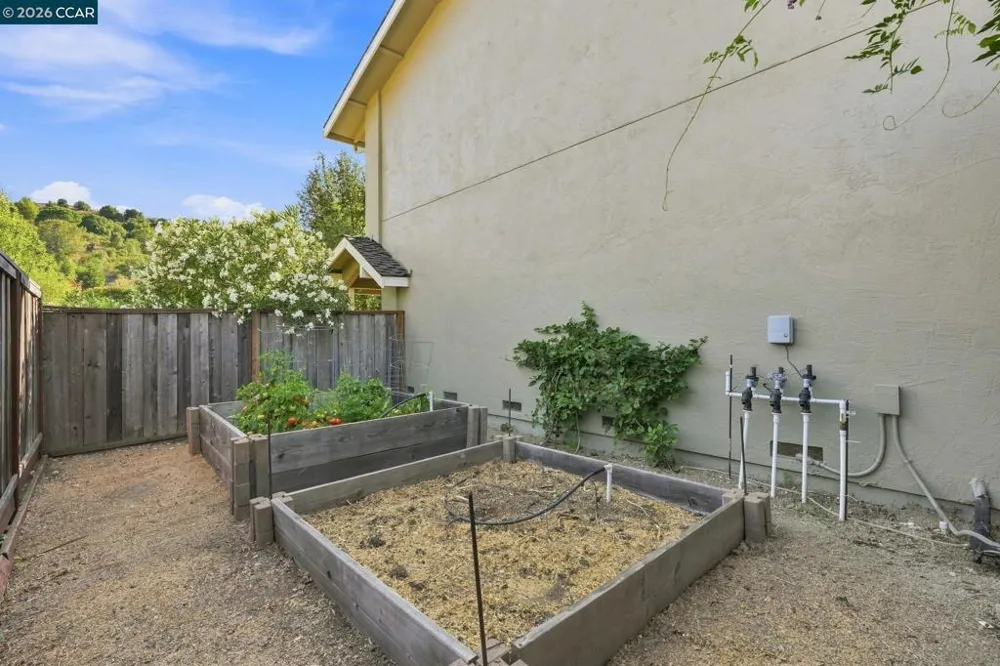 3960 Campolindo drive Moraga, CA 94556