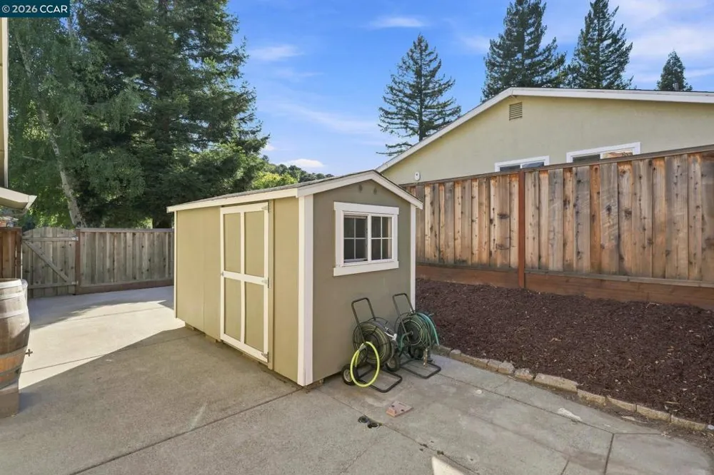 3960 Campolindo drive Moraga, CA 94556