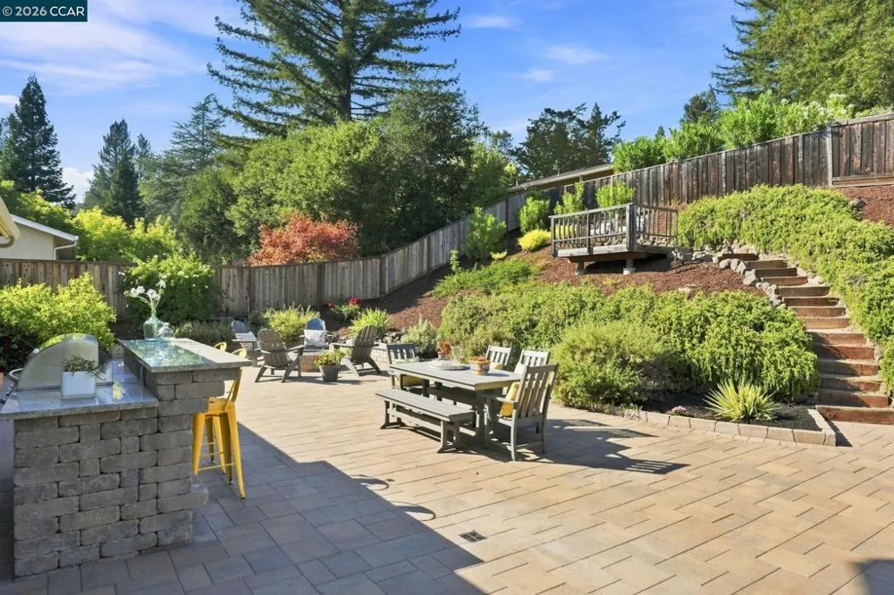 3960 Campolindo drive Moraga, CA 94556