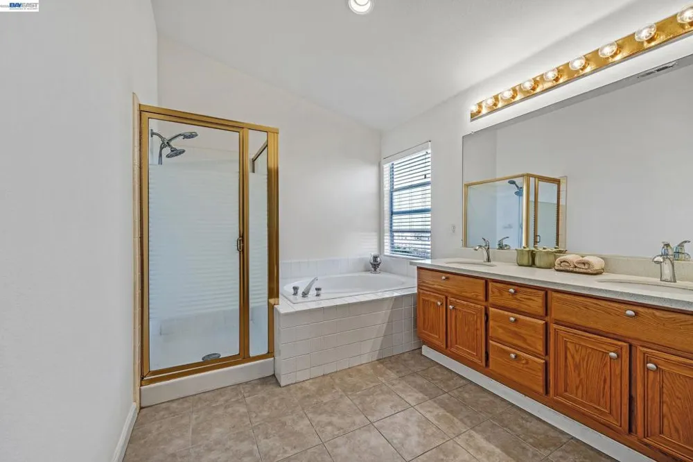 15100 Shining Star Ln San Leandro, CA 94579