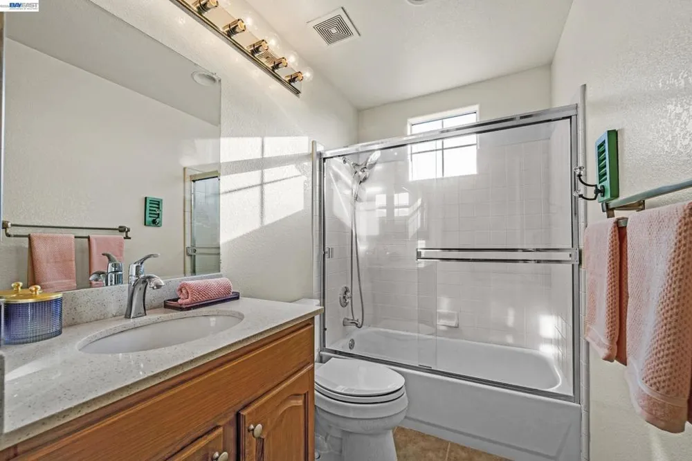 15100 Shining Star Ln San Leandro, CA 94579