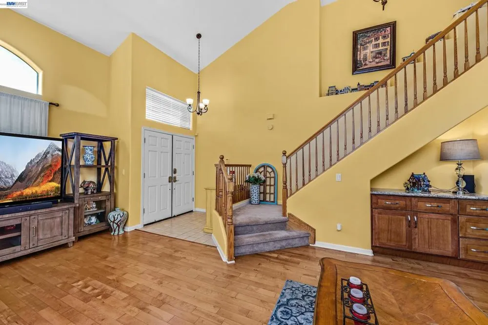 15100 Shining Star Ln San Leandro, CA 94579