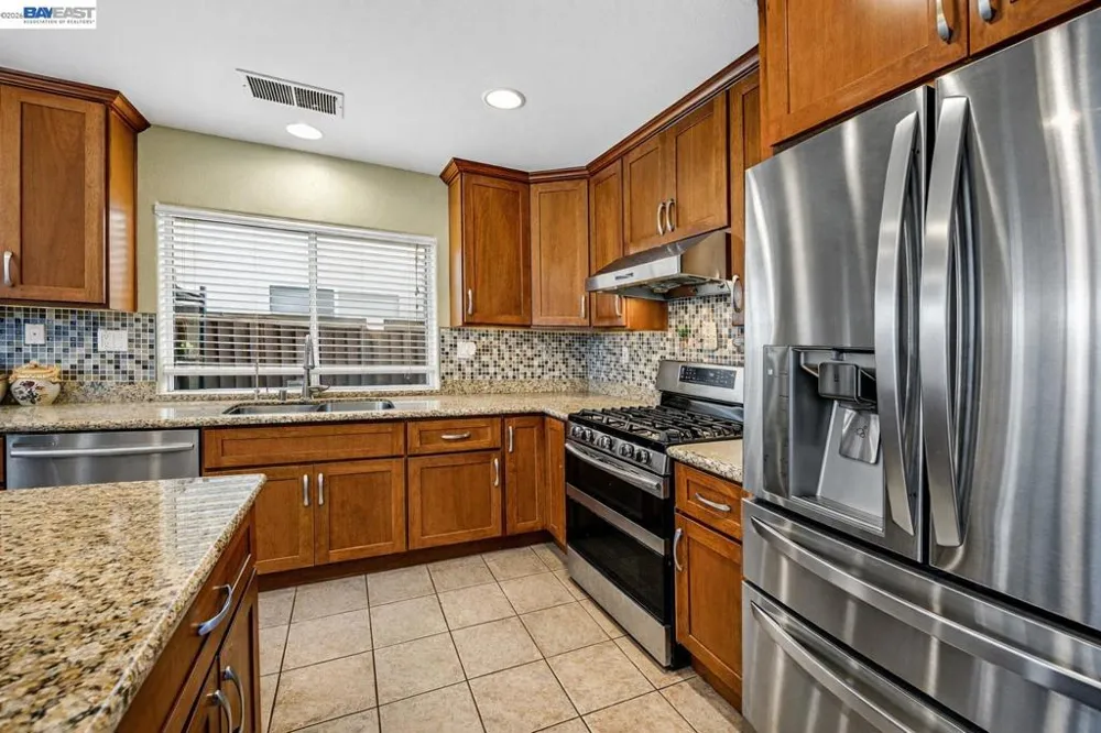 15100 Shining Star Ln San Leandro, CA 94579