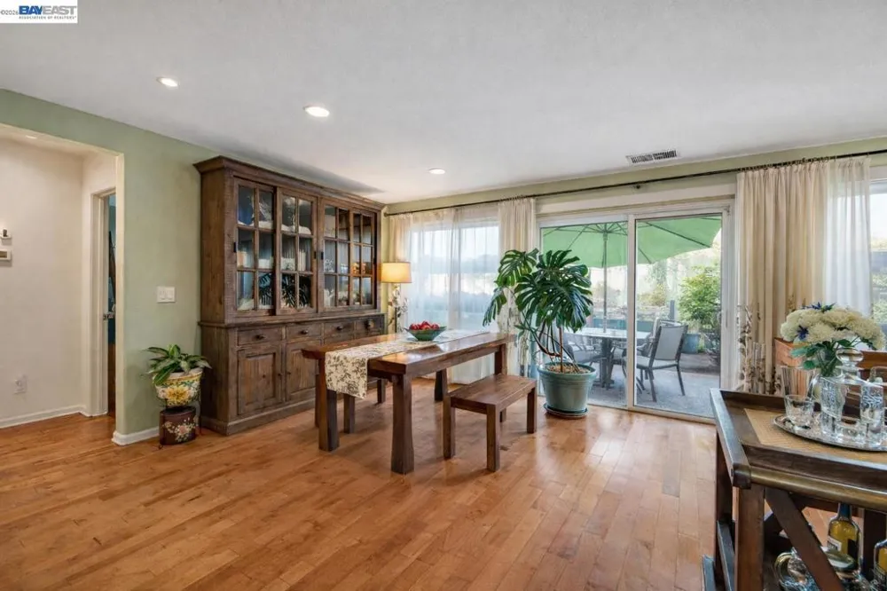 15100 Shining Star Ln San Leandro, CA 94579