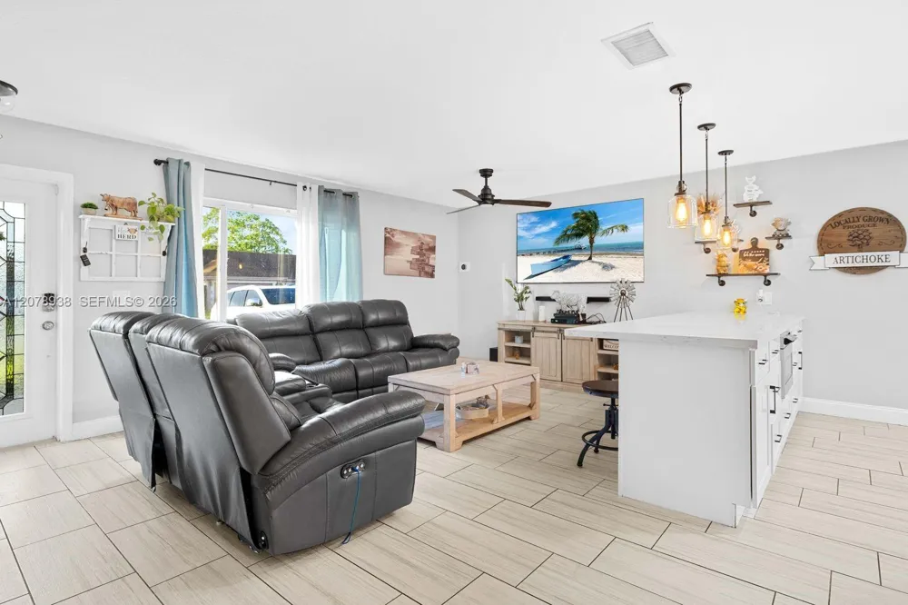 11660 NW 38th Pl Sunrise, FL 33323