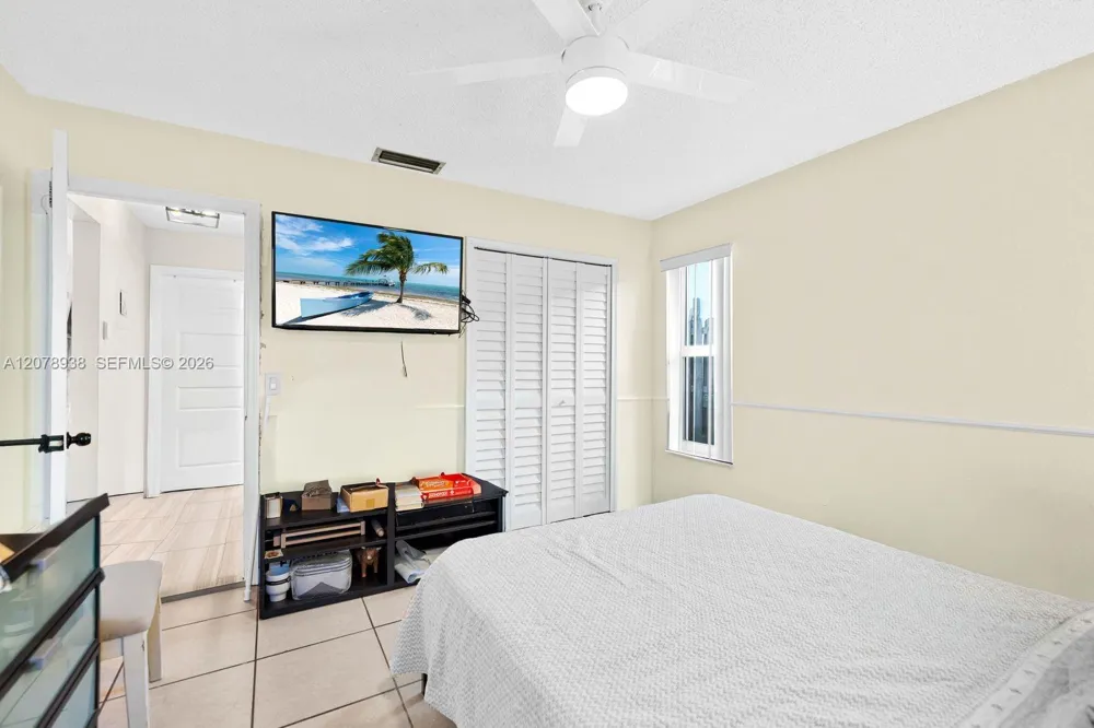 11660 NW 38th Pl Sunrise, FL 33323