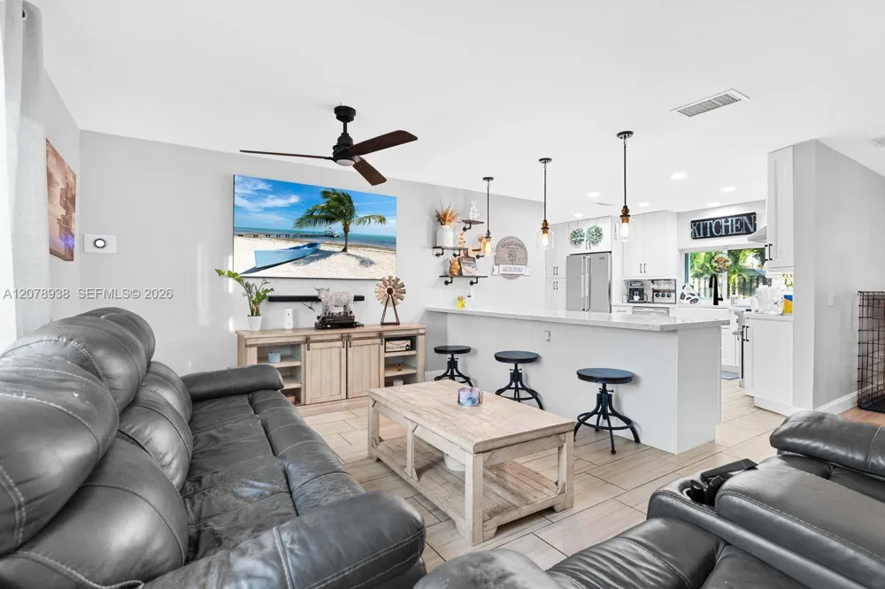11660 NW 38th Pl Sunrise, FL 33323