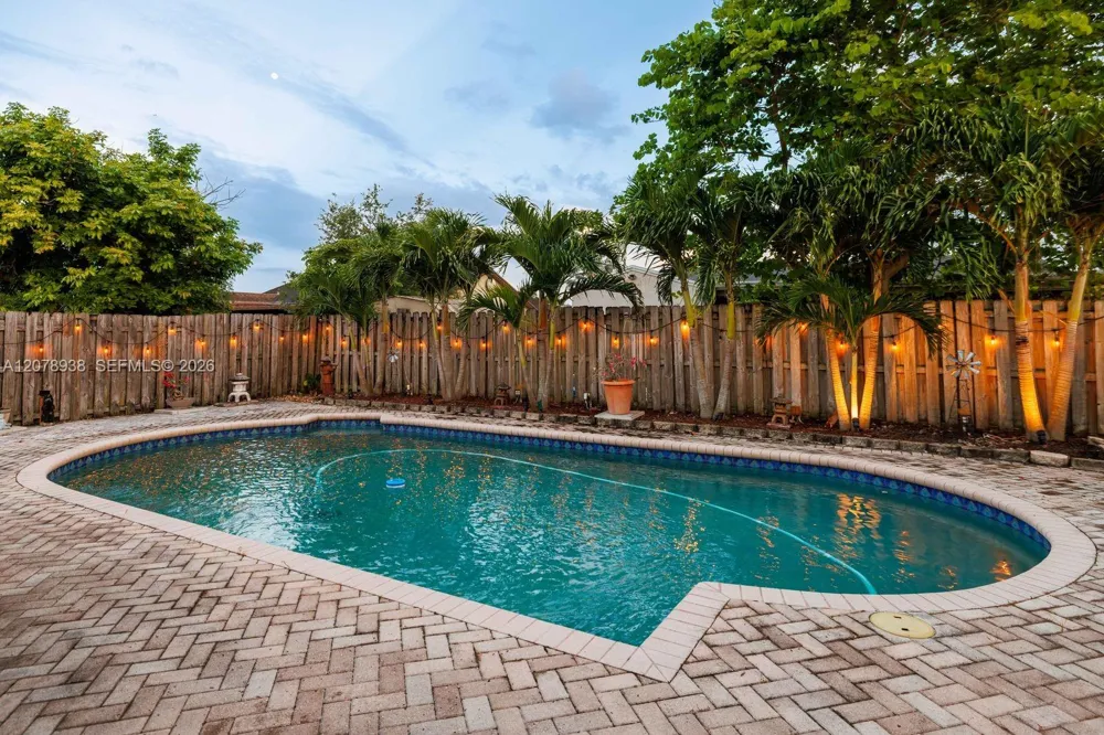 11660 NW 38th Pl Sunrise, FL 33323
