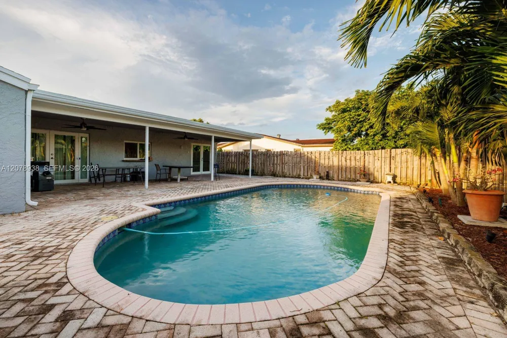 11660 NW 38th Pl Sunrise, FL 33323