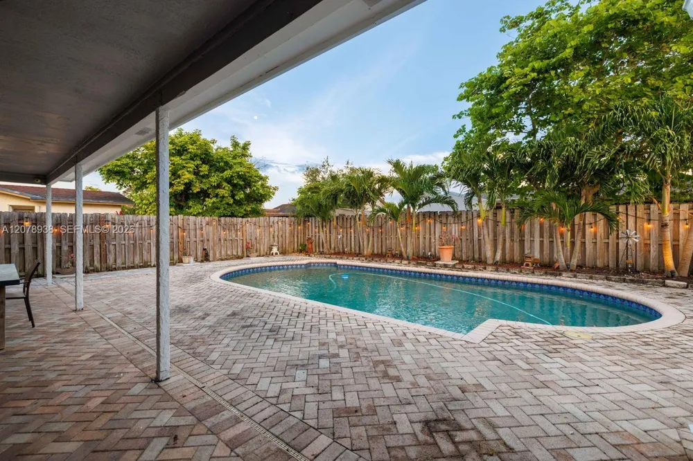 11660 NW 38th Pl Sunrise, FL 33323