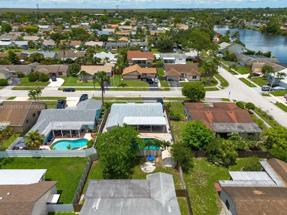 11660 NW 38th Pl Sunrise, FL 33323