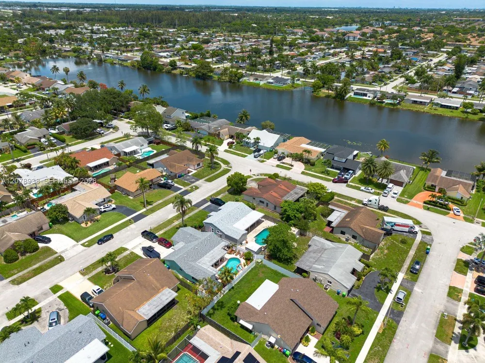 11660 NW 38th Pl Sunrise, FL 33323