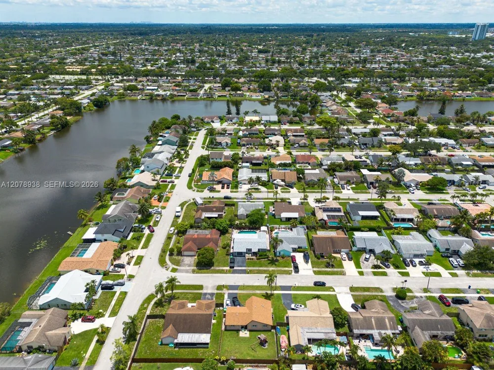 11660 NW 38th Pl Sunrise, FL 33323