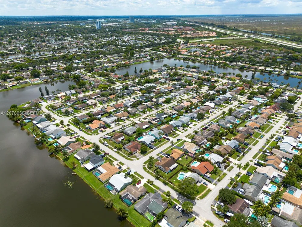 11660 NW 38th Pl Sunrise, FL 33323