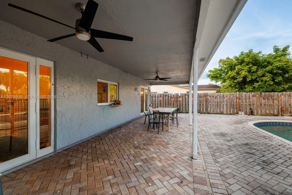 11660 NW 38th Pl Sunrise, FL 33323