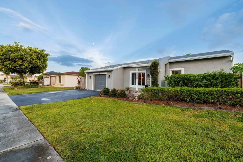 11660 NW 38th Pl Sunrise, FL 33323