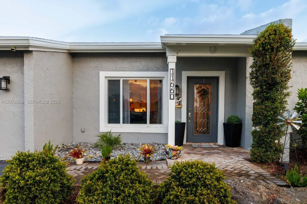 11660 NW 38th Pl Sunrise, FL 33323