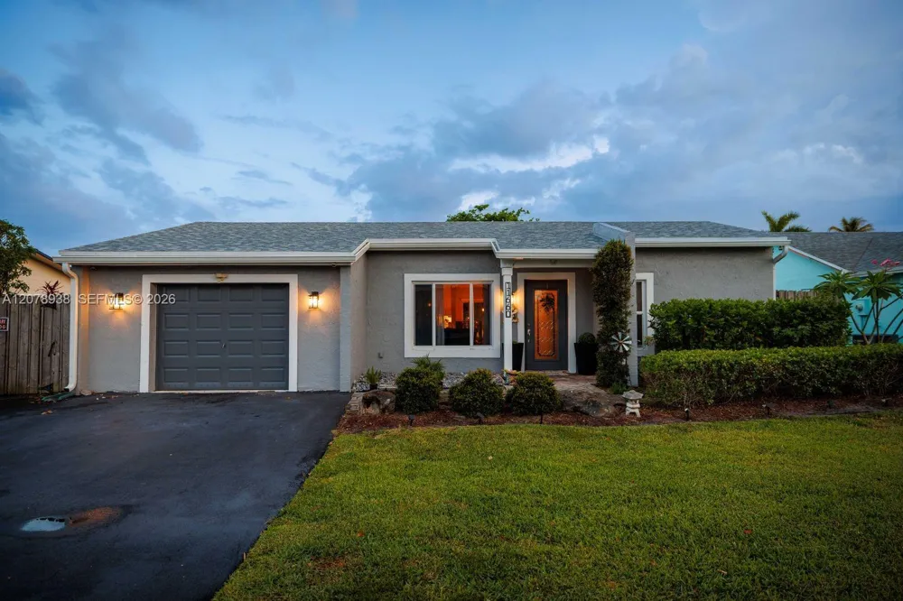 11660 NW 38th Pl Sunrise, FL 33323