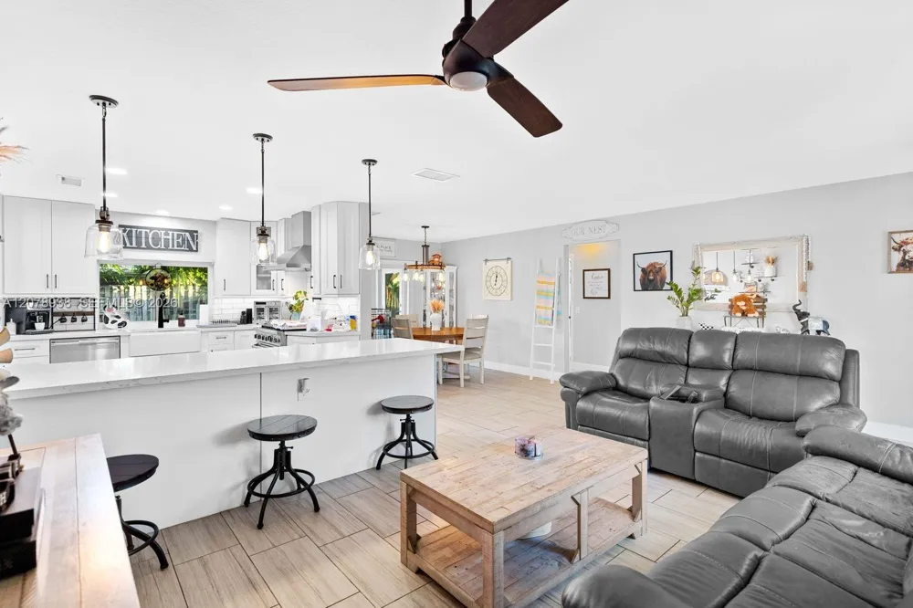 11660 NW 38th Pl Sunrise, FL 33323