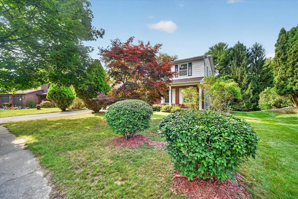 891 Moss Glen Circle Haslett, MI 48840