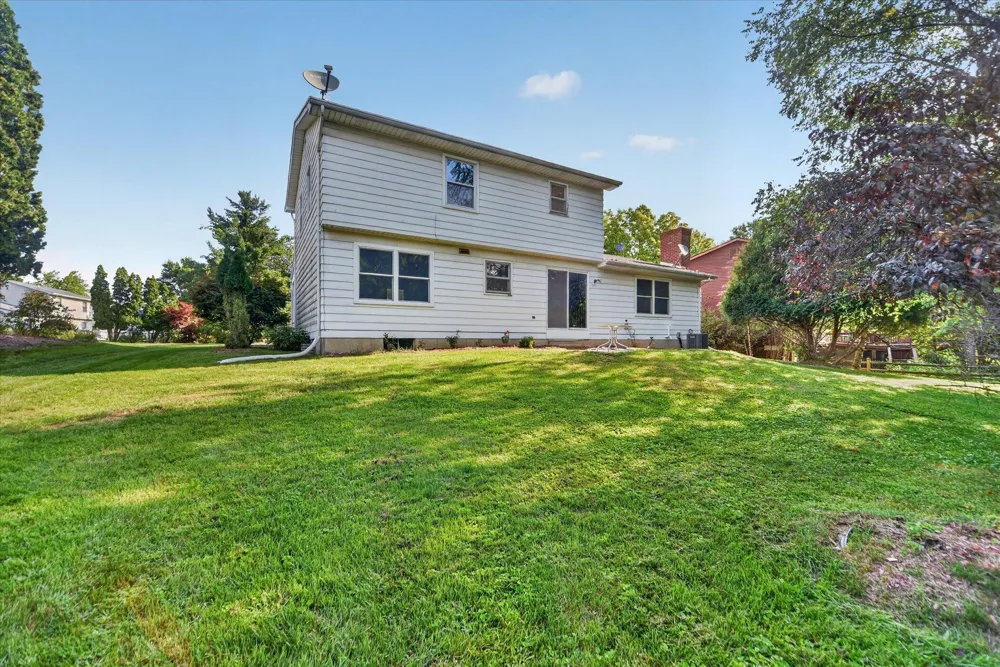 891 Moss Glen Circle Haslett, MI 48840