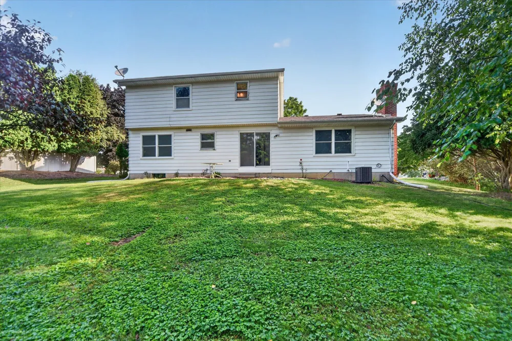 891 Moss Glen Circle Haslett, MI 48840