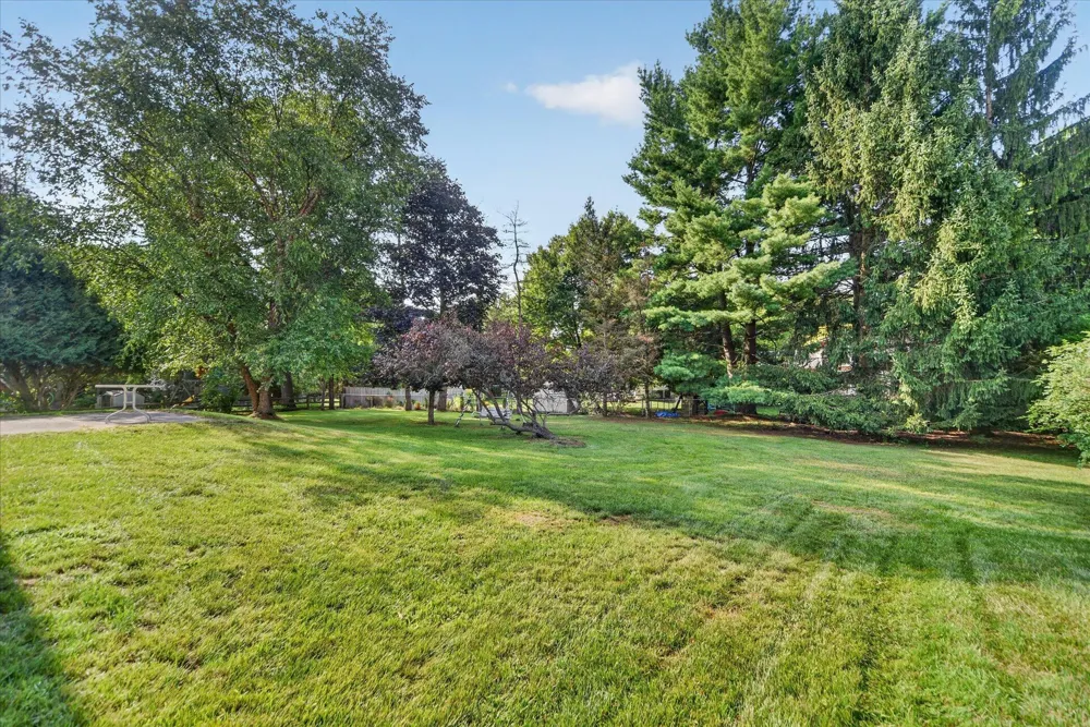 891 Moss Glen Circle Haslett, MI 48840