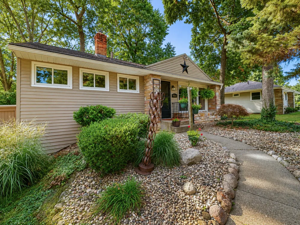 3221 Virginia Avenue Kalamazoo, MI 49004