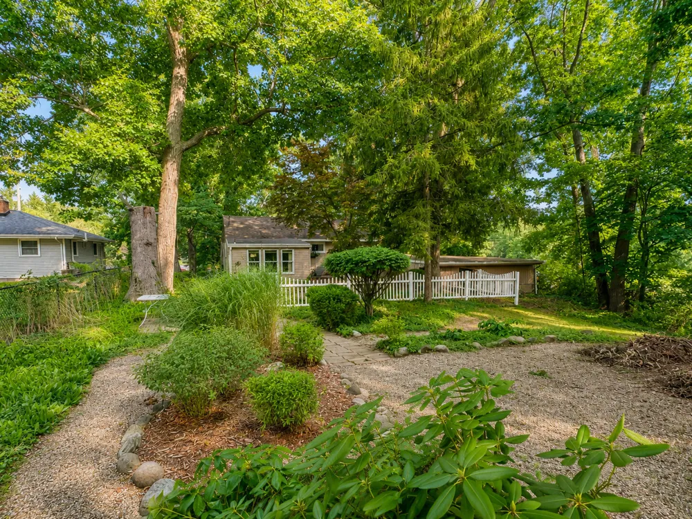 3221 Virginia Avenue Kalamazoo, MI 49004