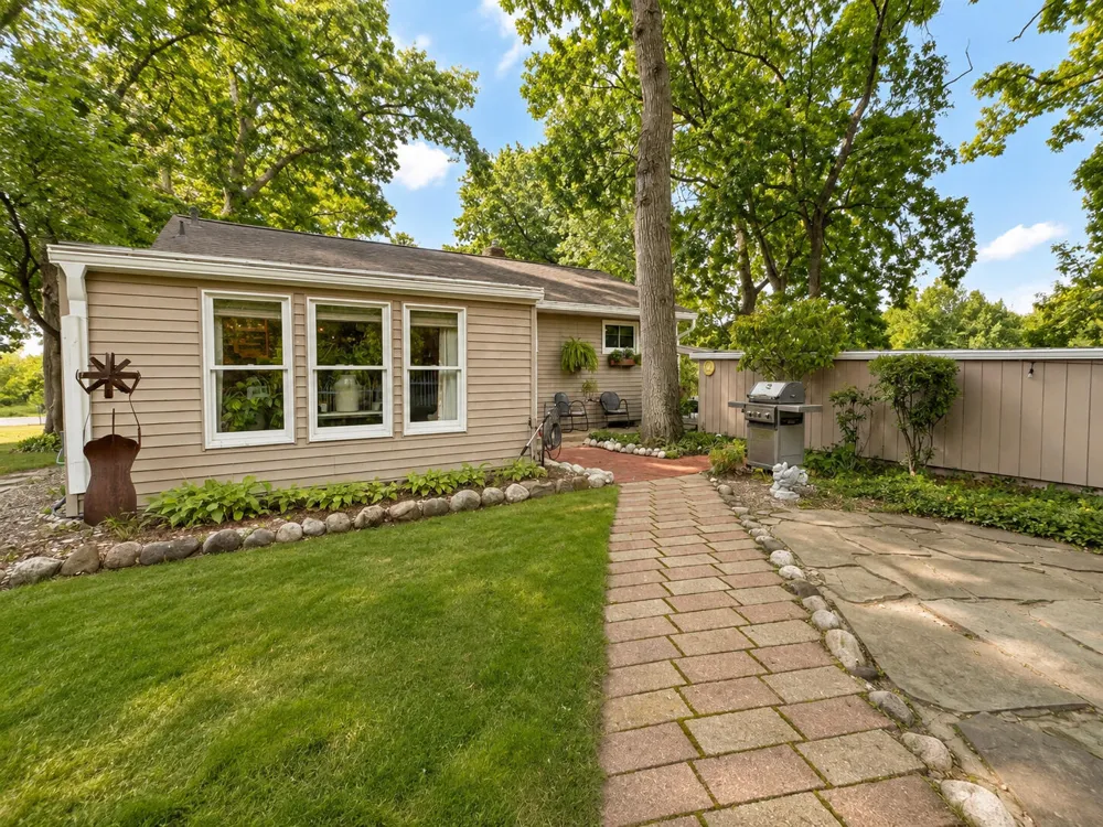 3221 Virginia Avenue Kalamazoo, MI 49004