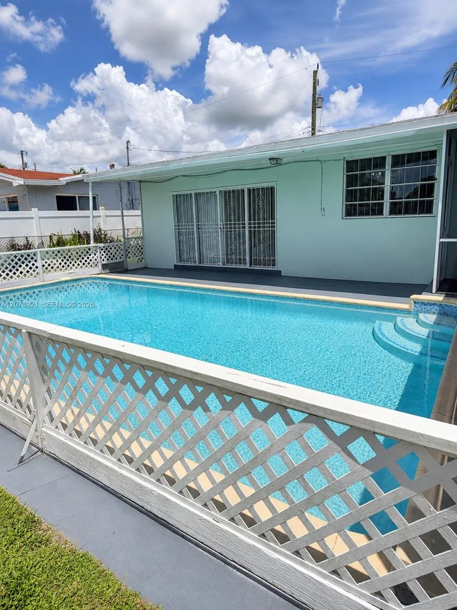 1820 NW 172nd Ter Miami Gardens, FL 33056