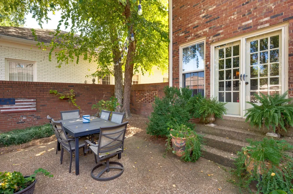 13 Valley Frg Nashville, TN 37205