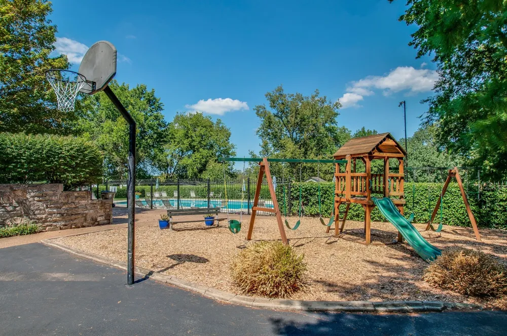13 Valley Frg Nashville, TN 37205