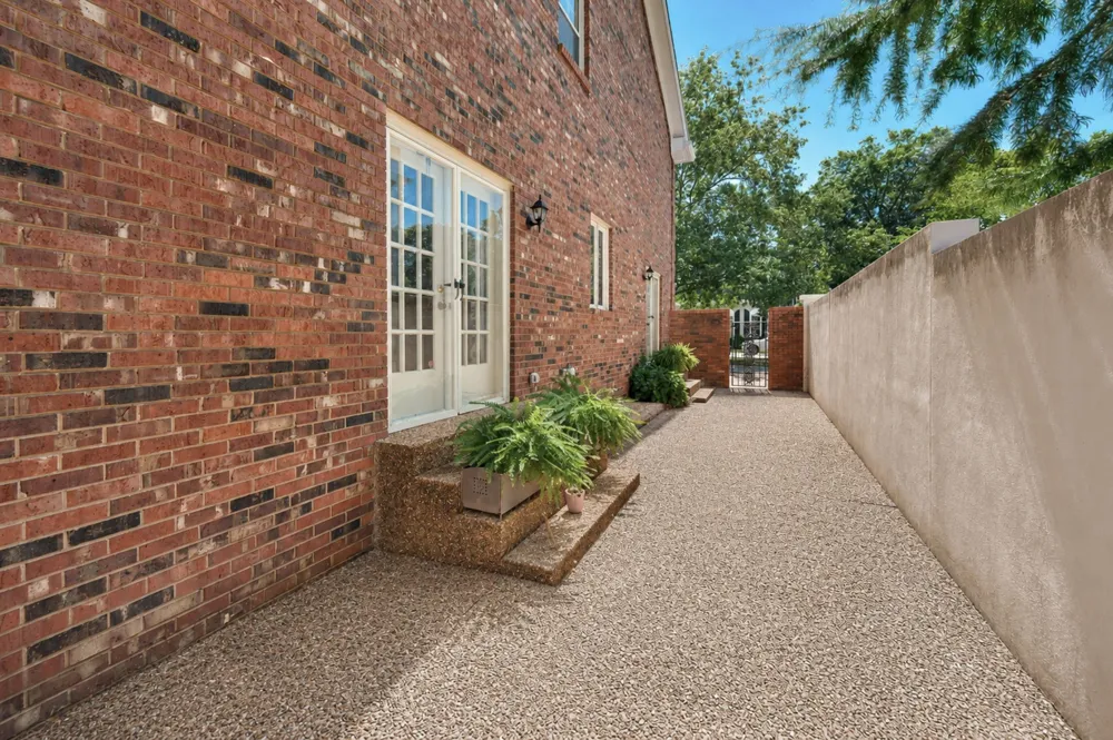 13 Valley Frg Nashville, TN 37205