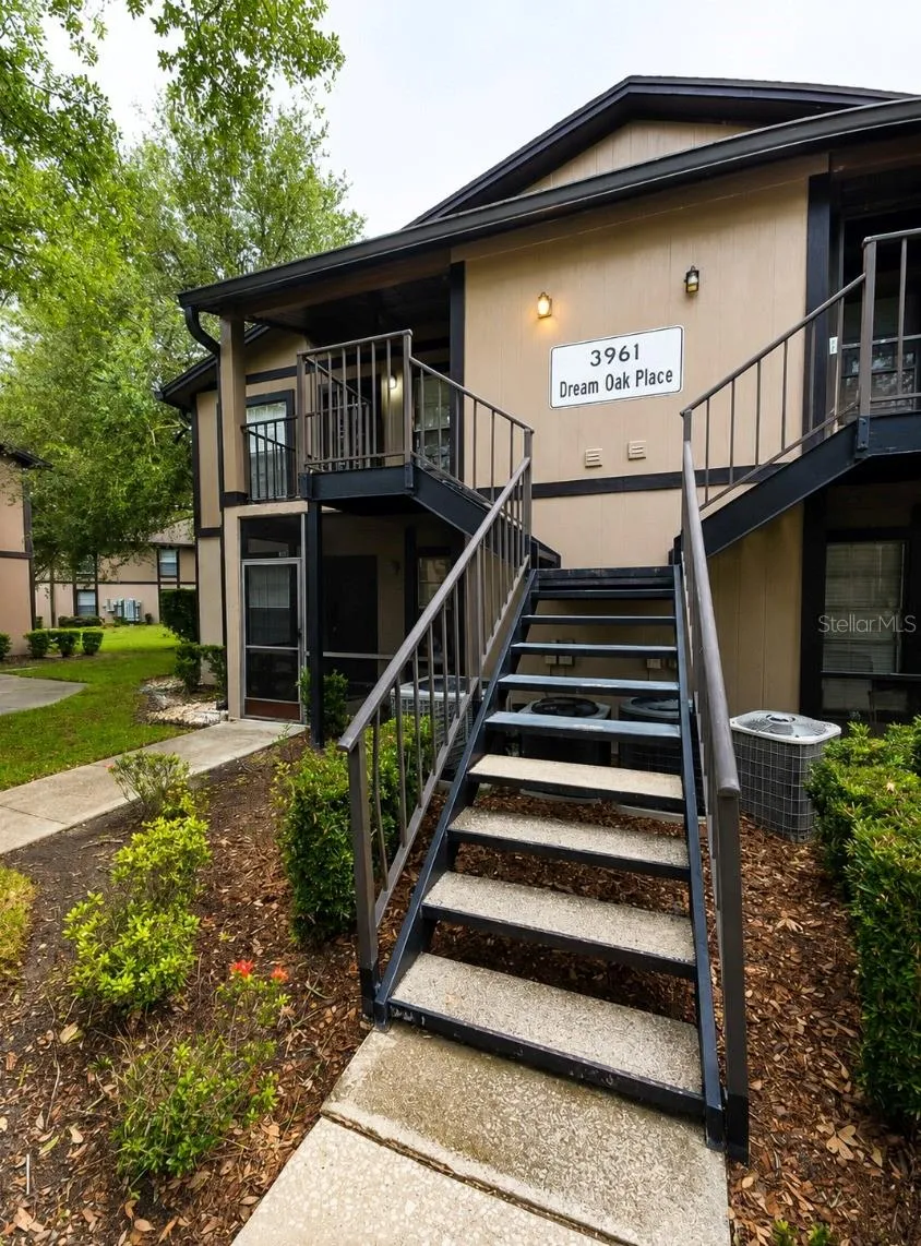 3961 DREAM OAK PLACE #204 Tampa, FL 33613