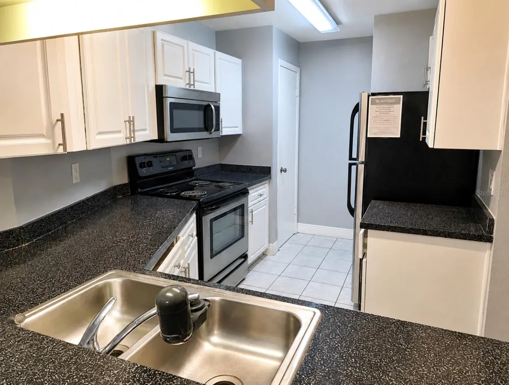 3961 DREAM OAK PLACE #204 Tampa, FL 33613