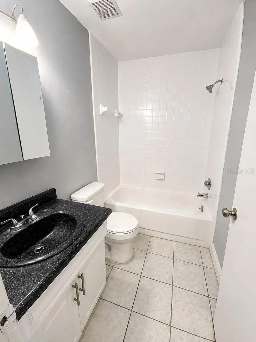 3961 DREAM OAK PLACE #204 Tampa, FL 33613