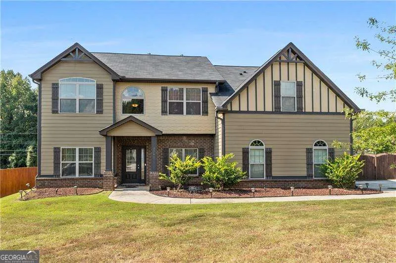 2748 Village Park DR E Ellenwood, GA 30294