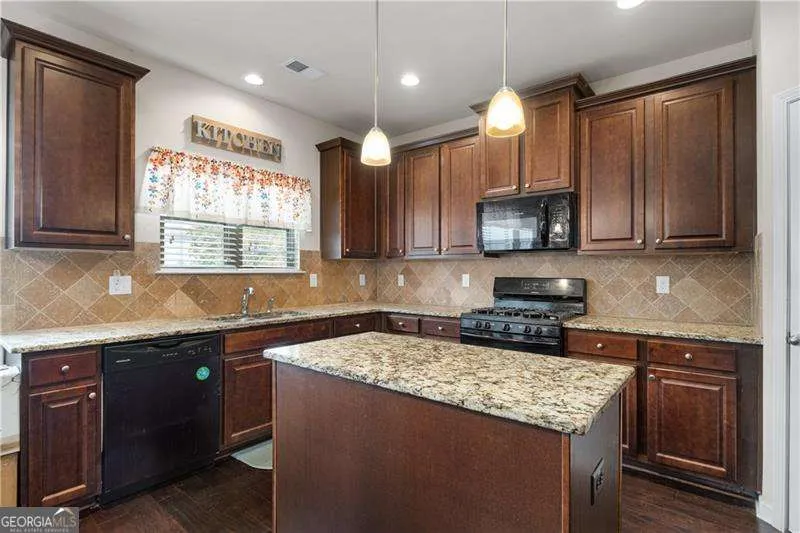2748 Village Park DR E Ellenwood, GA 30294